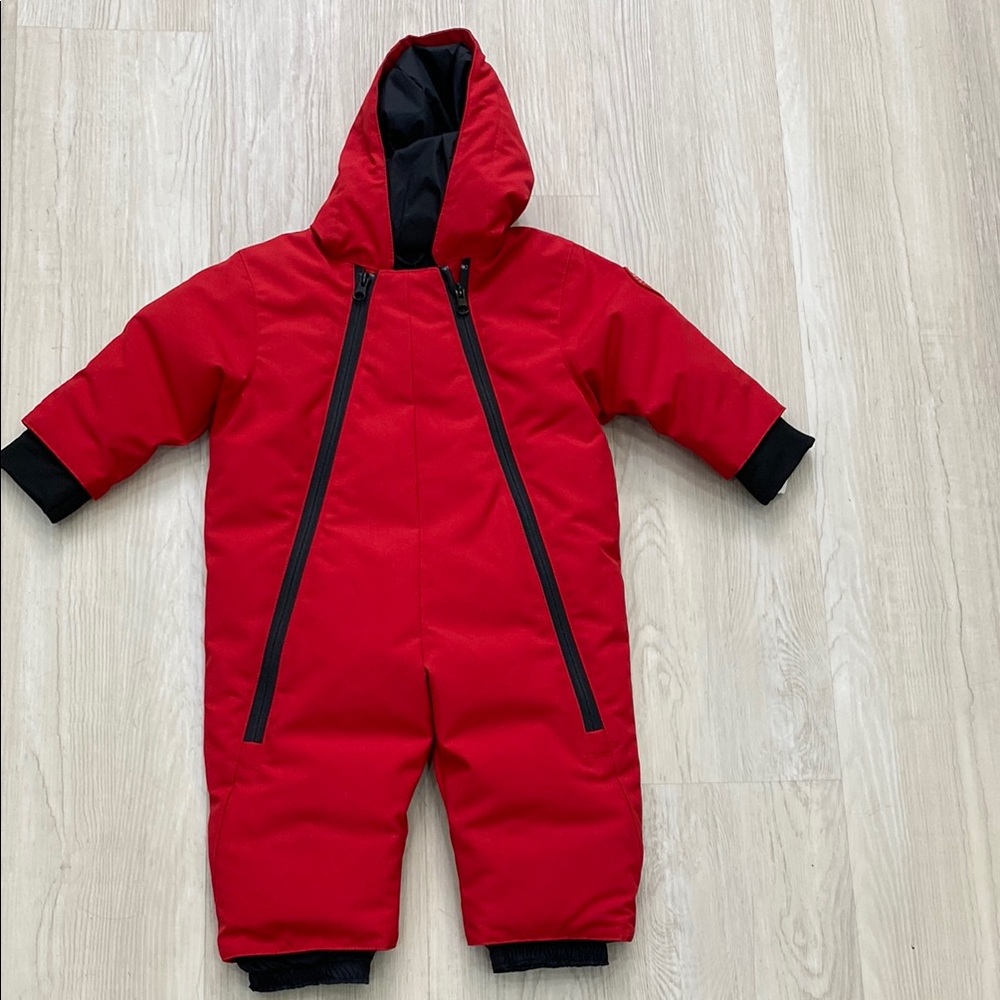 CANADA GOOSE KIDS SNOWSUIT. NEW WITH TAGS. 3-6 MONTHS. ❤️